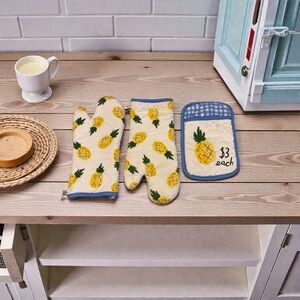 Kate Spade Pineapple Oven Mitts and Pot Holder Set